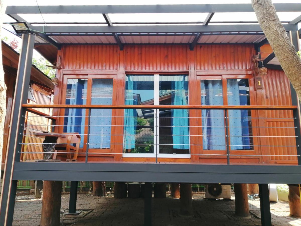 Wood House Pattaya Hotel Exterior photo