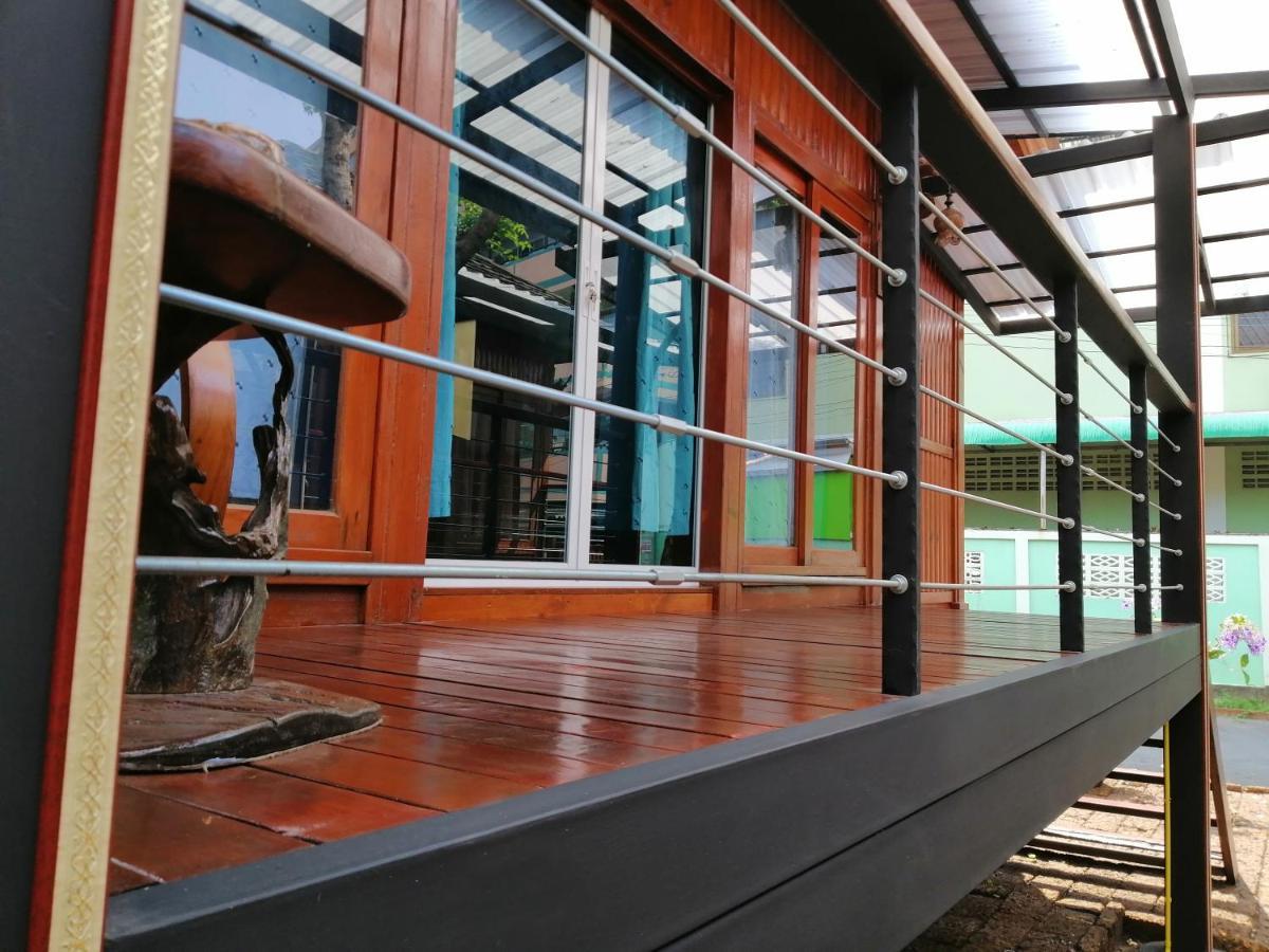 Wood House Pattaya Hotel Exterior photo